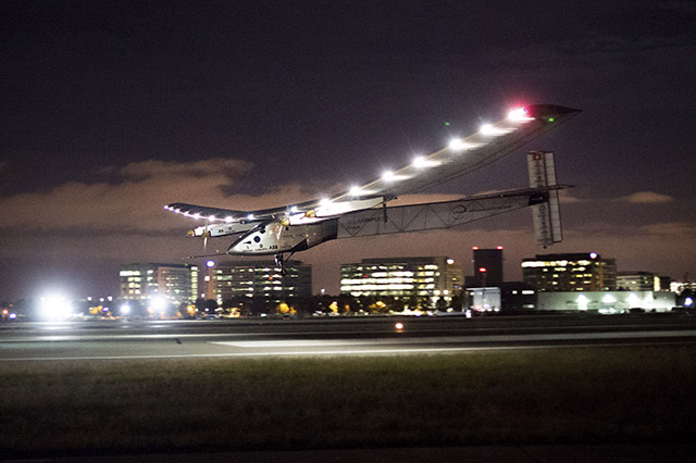 Solar Impulse 2 успешно завершил 62-часовой перелет от Гавайских островов до Калифорнии Solar Impulse 2 успешно завершил 62-часовой перелет от Гавайских островов до Калифорнии